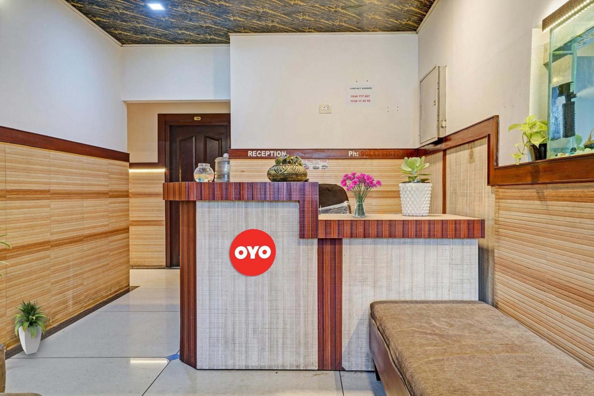 Oyo Flagship Mezban Grand Suites Kochi Exterior photo