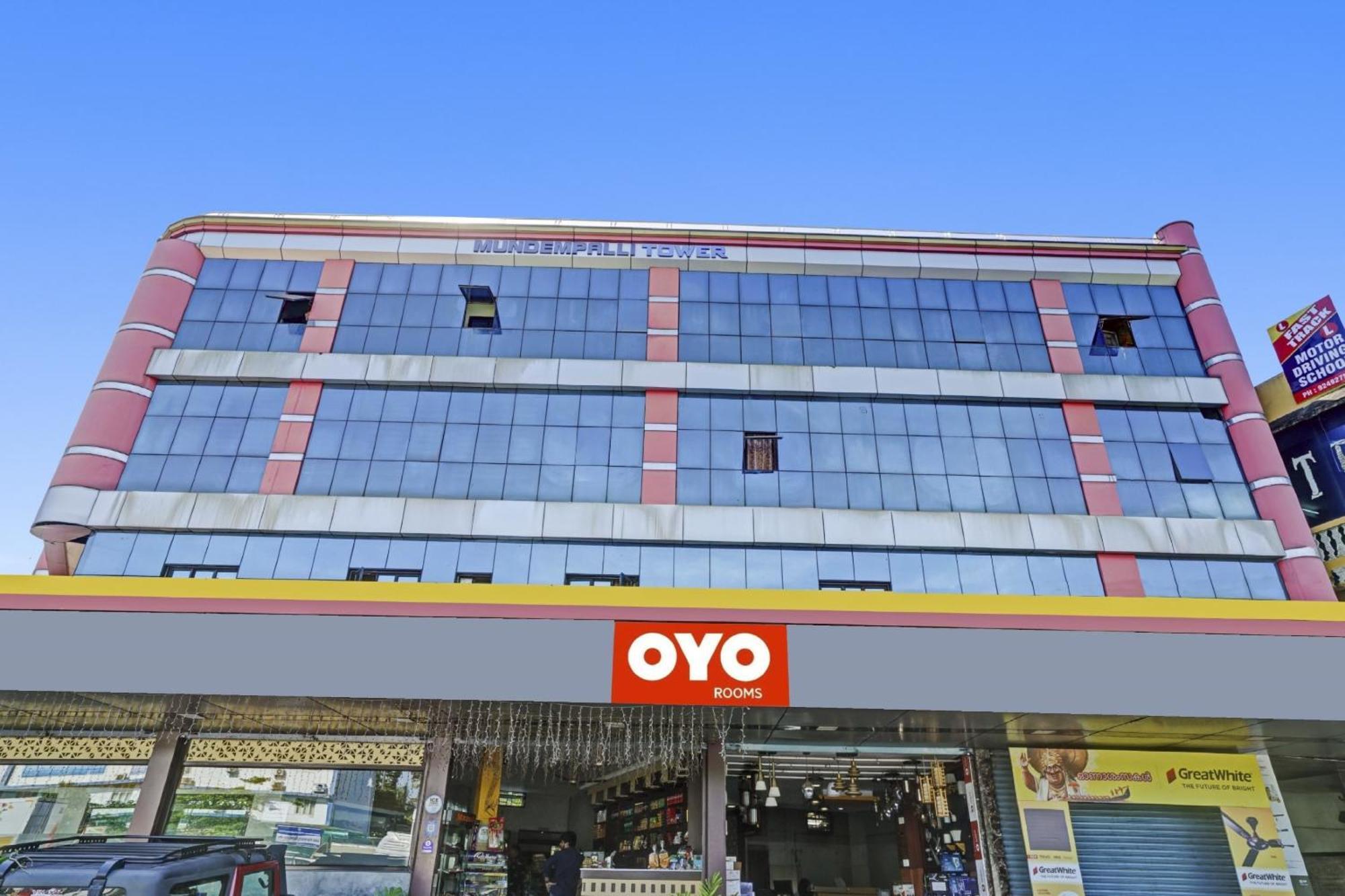 Oyo Flagship Mezban Grand Suites Kochi Exterior photo